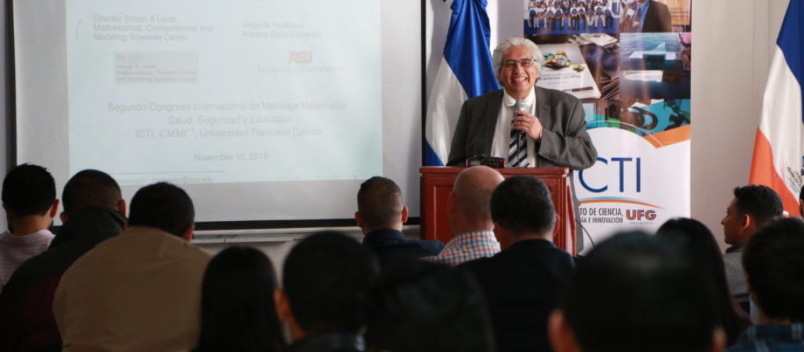 El Phd. Carlos Castillo Chávez habló de la aplicación de las matemáticas en las ciencias sociales y en la cotidianidad de las personas.